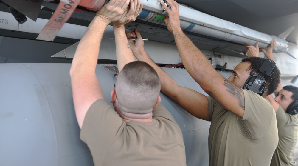 44th &amp; 67th AMUs participate in Load Crew of the Quarter Competition