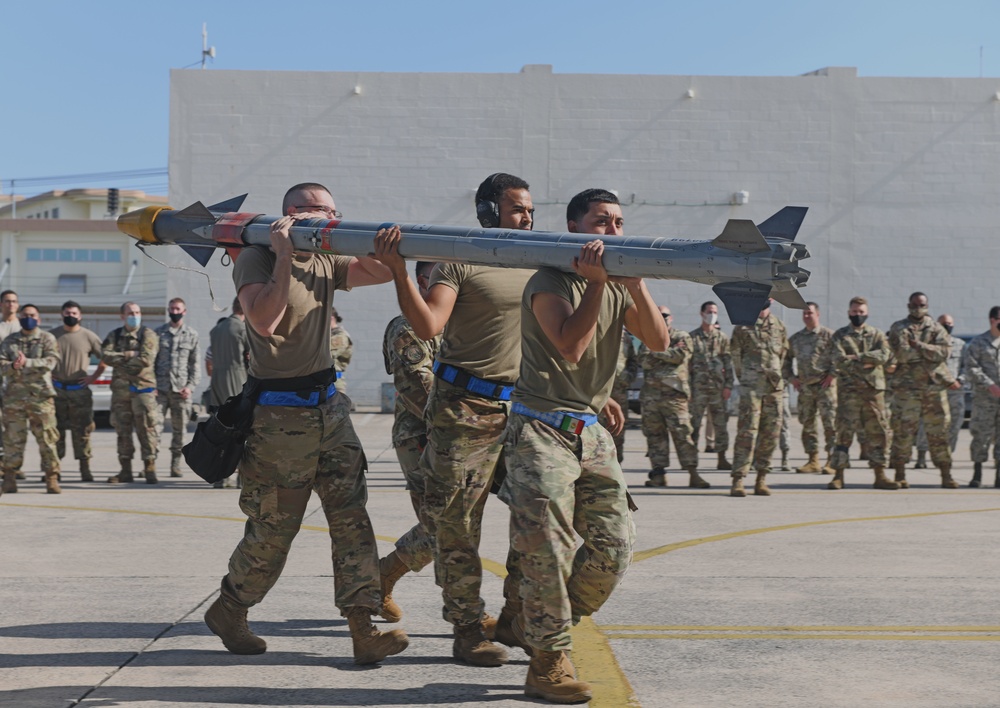 44th &amp; 67th AMUs participate in Load Crew of the Quarter Competition