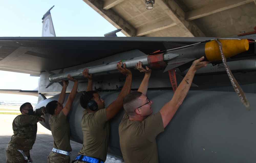 44th &amp; 67th AMUs participate in Load Crew of the Quarter Competition