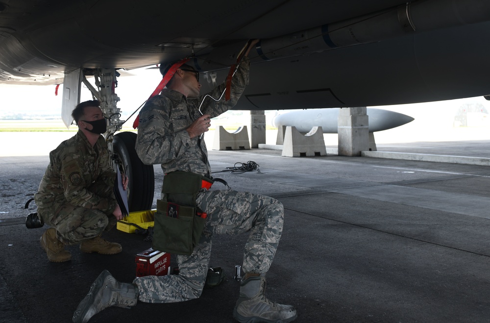 44th &amp; 67th AMUs participate in Load Crew of the Quarter Competition