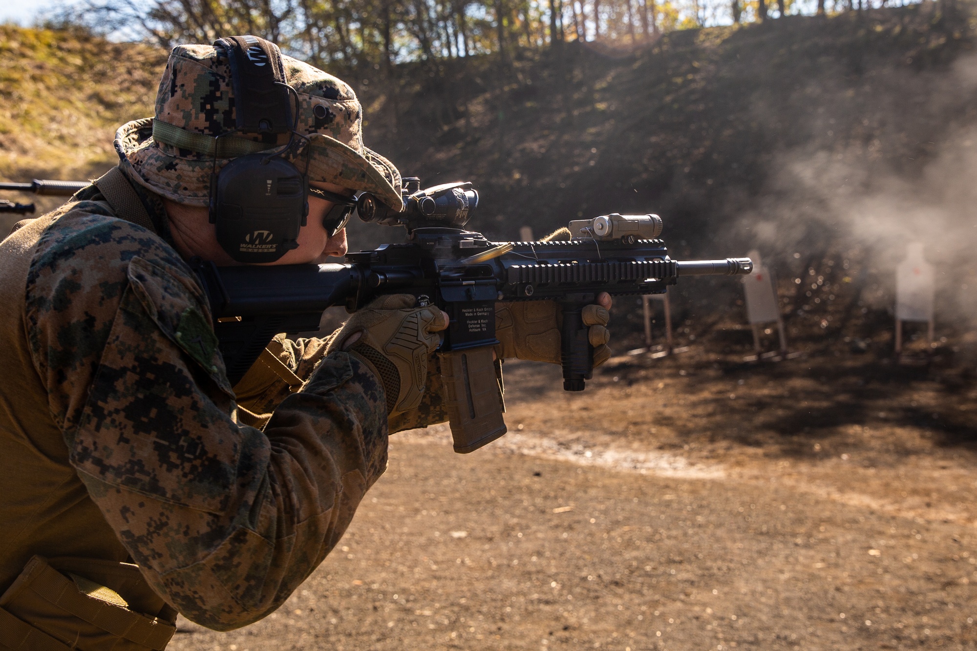 ゆう2点セットUSMC shooting ＋ADOLPHE LAFONT File:A U.S. Marine Corps scout sniper with Weapons Company
