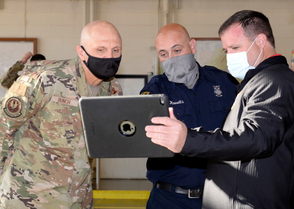 Gen. Bunch Tours the 88th ABW