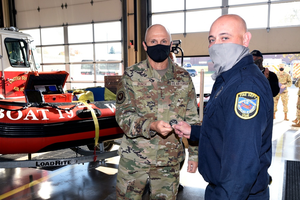 Gen. Bunch Tours the 88th ABW