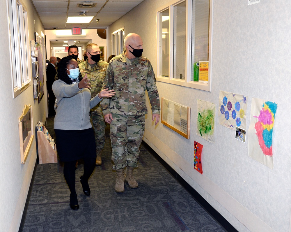 Gen. Bunch Tours the 88th ABW