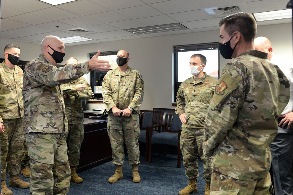 Gen. Bunch Tours the 88th ABW