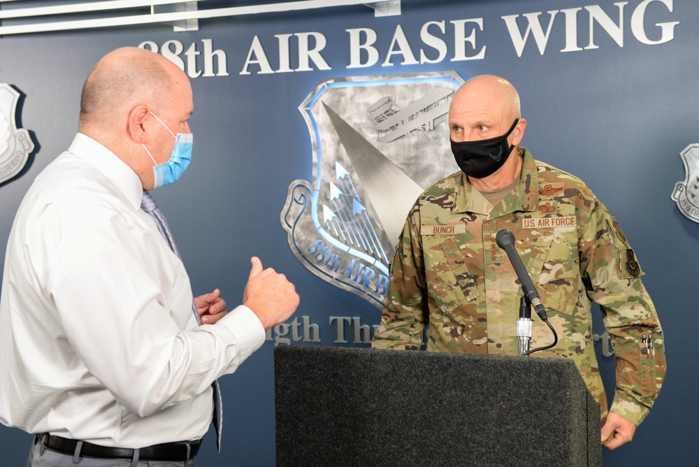 Gen. Bunch Tours the 88th ABW