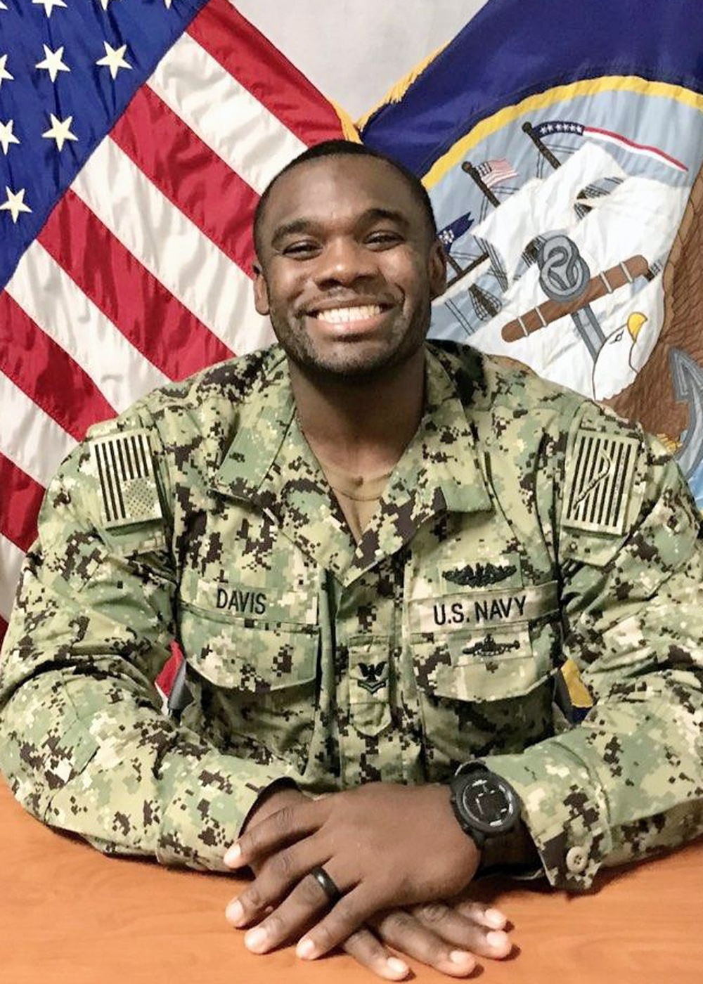Navy Recruiter performs Life-saving Skills on Shooting Victim