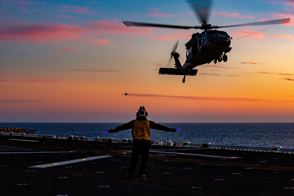 15th MEU Marines fast-rope from a helicopter onto USS Makin Island