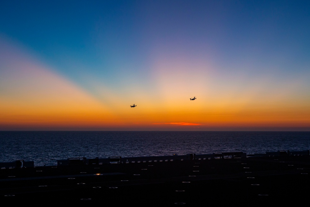 15th MEU Marines, USS Makin Island Sailors conduct helicopter flight operations while underway