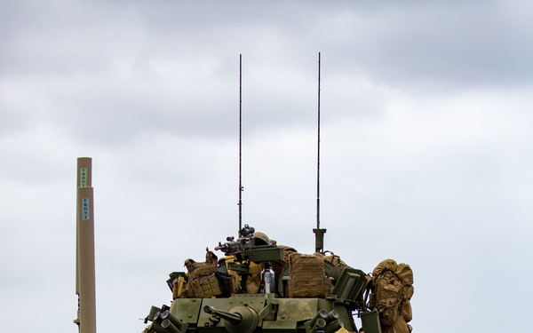 15th MEU LAR Marines refuel light armored vehicles