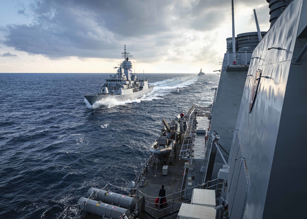 McCain conducts DIVTACS with HMAS Ballarat, JS Oonami