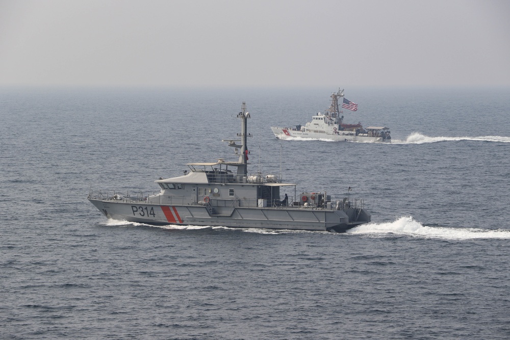 DVIDS - News - Kuwait and U.S. Naval Forces Conduct Exercise in North Arabian Gulf