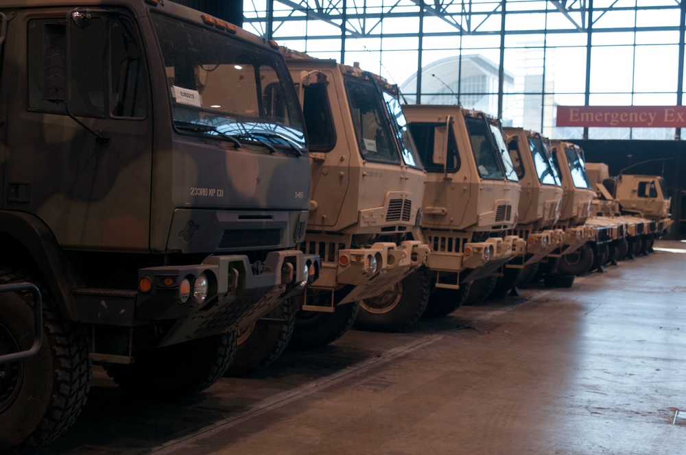 IL Guard Stands Ready In The Heart of Chicago