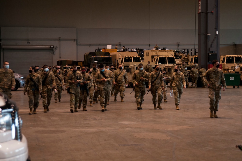 IL Guard Stands Ready In The Heart of Chicago