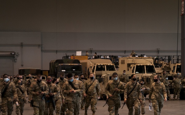 IL Guard Stands Ready In The Heart of Chicago