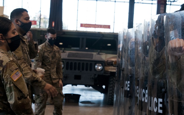 IL Guard Stands Ready In The Heart of Chicago
