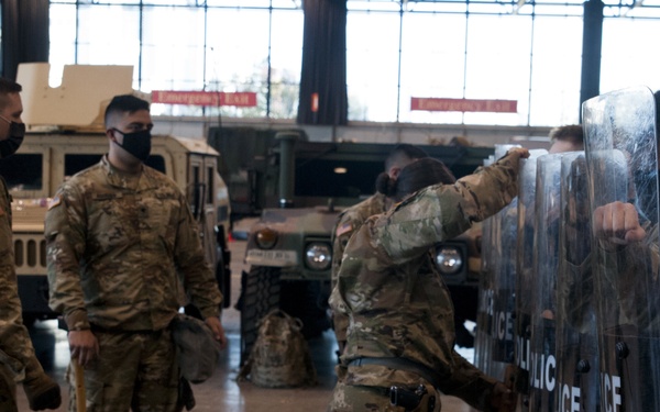 IL Guard Stands Ready In The Heart of Chicago