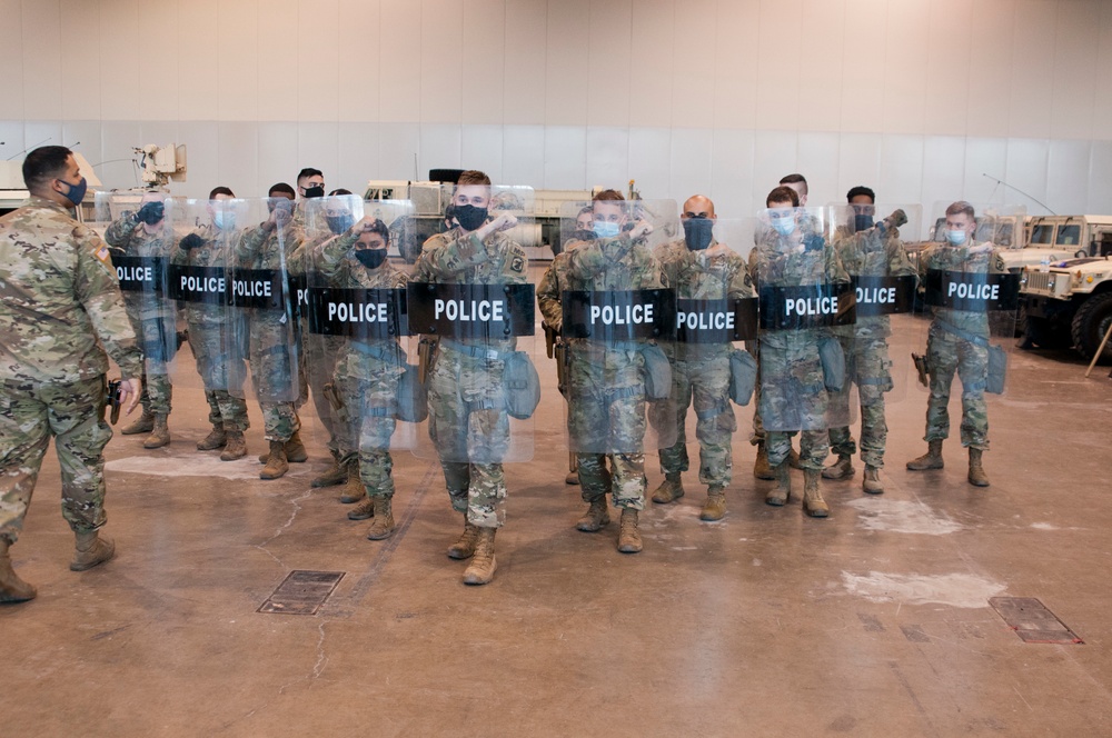 IL Guard Stands Ready In The Heart of Chicago