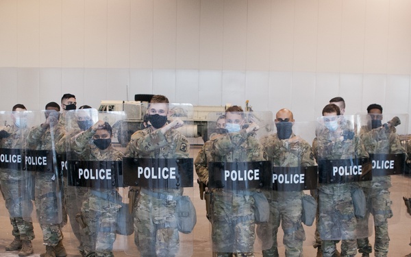 IL Guard Stands Ready In The Heart of Chicago