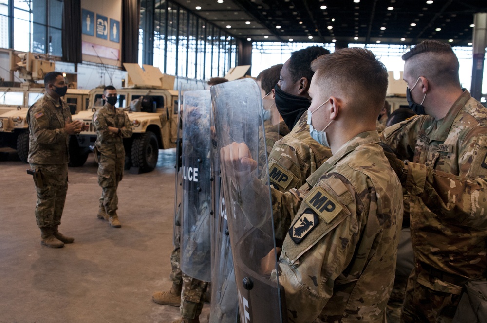 IL Guard Stands Ready In The Heart of Chicago