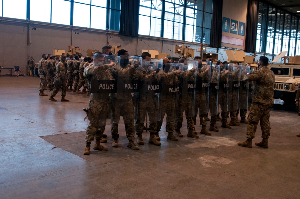 IL Guard Stands Ready In The Heart of Chicago