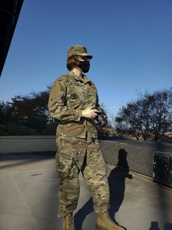 IL Guard Stands Ready In The Heart of Chicago