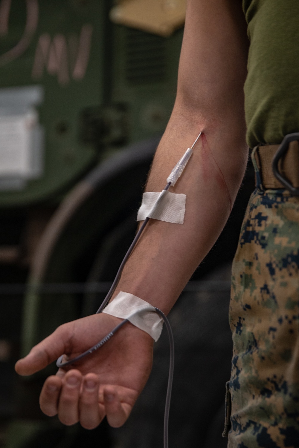 15th MEU Marines, Sailors conduct Valkyrie emergency fresh whole blood transfusion training aboard USS Somerset