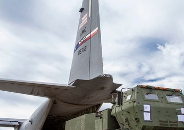 Marines, airmen train to move personnel, equipment