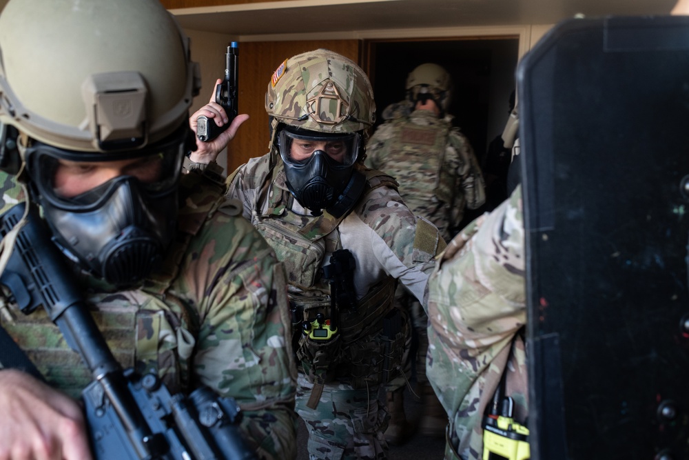 137th SOSFS participate in Oklahoma County Sheriff SWAT training