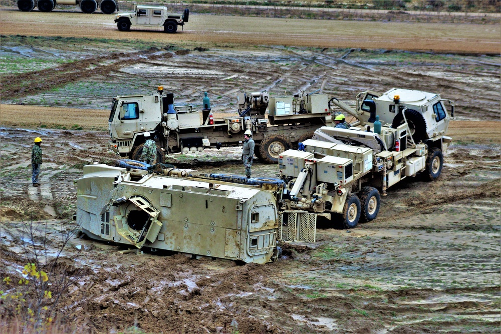 Fort McCoy RTS-Maintenance holds first vehicle recovery operations course for fiscal year 2021