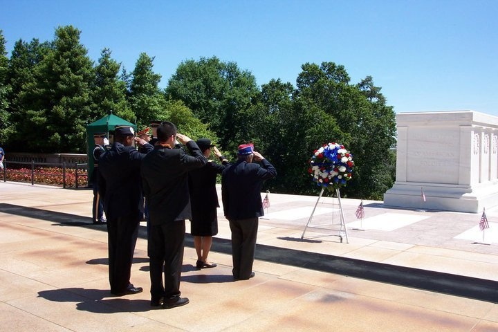 Kay Wakatake at the Tomb of the Unknown Soldier