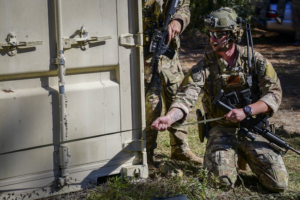 Hurlburt Field’s EOD and DAGRE conduct full training exercise