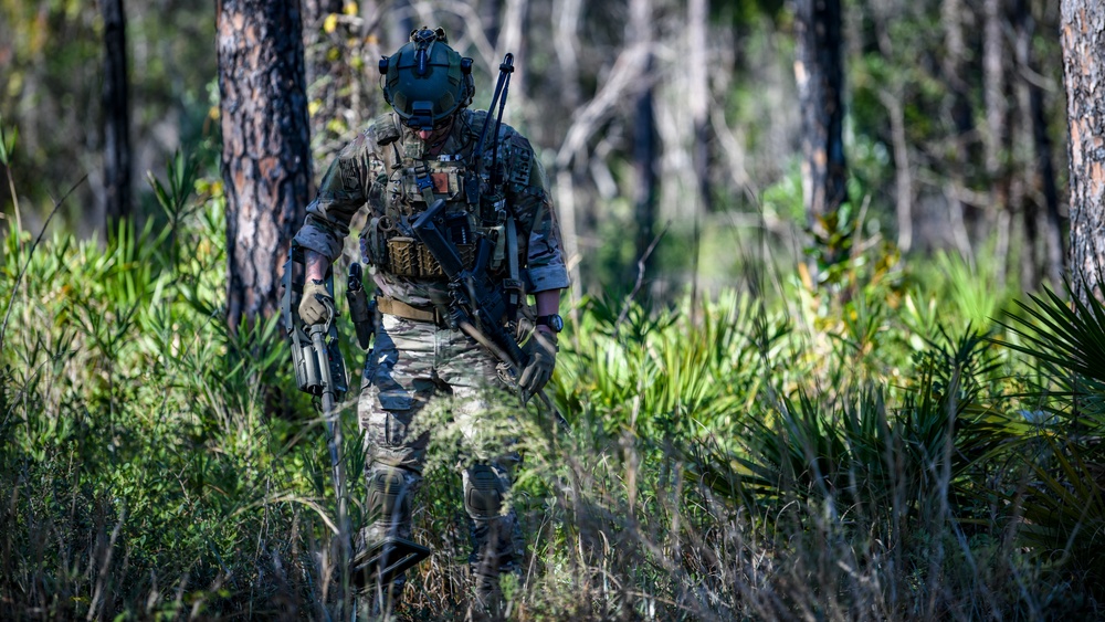 Hurlburt Field’s EOD and DAGRE conduct full training exercise