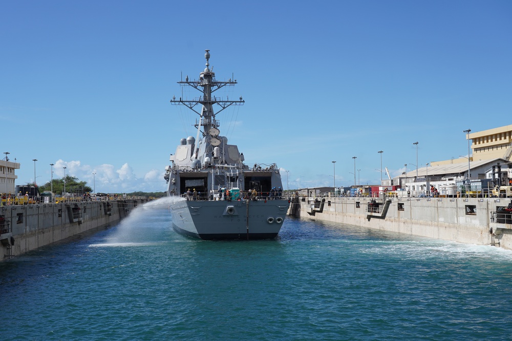 PHNSY &amp; IMF successfully undocks USS Wayne E. Meyer
