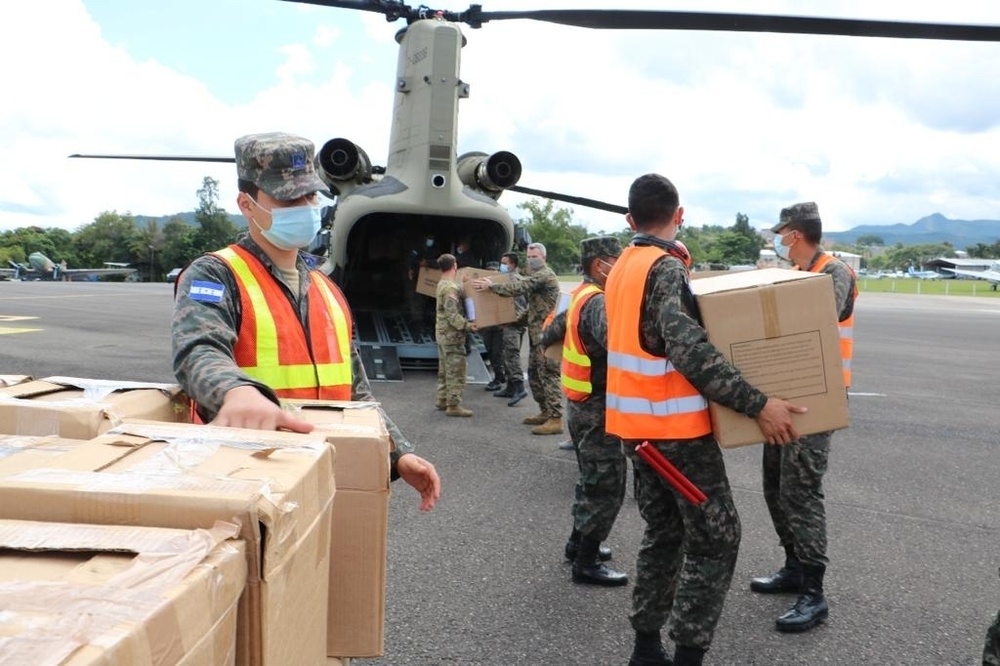 JTF-Bravo loads USAID for Puerto Lempira