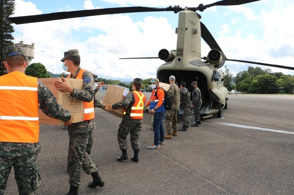 JTF-Bravo loads USAID for Puerto Lempira