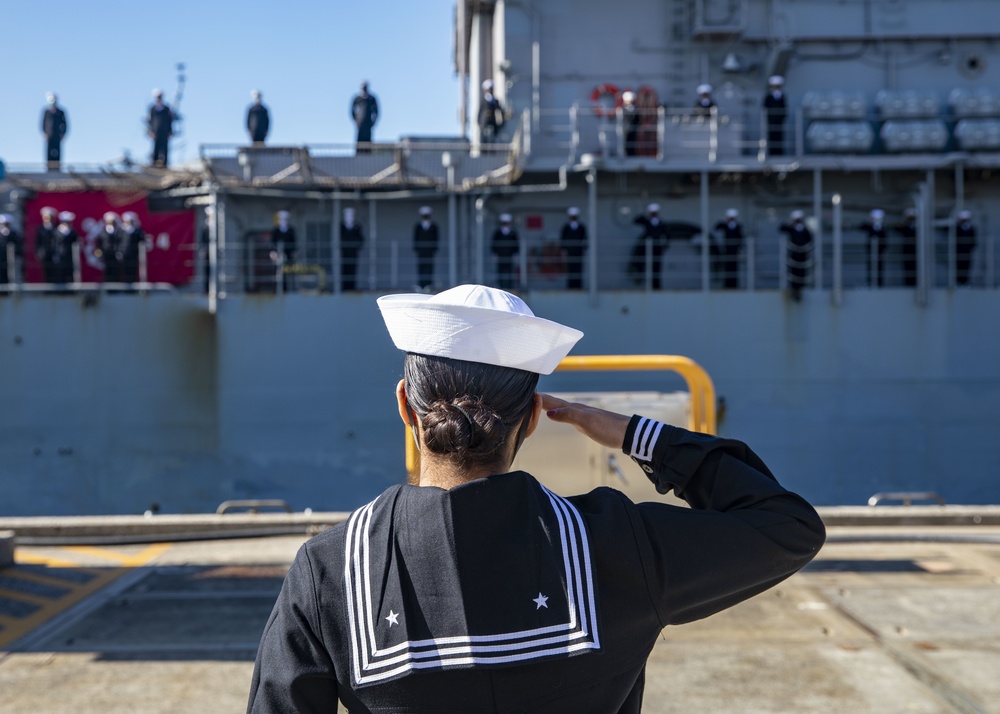 USS Antietam (CG 54) Returns to Yokosuka Following Nine-Month Deployment