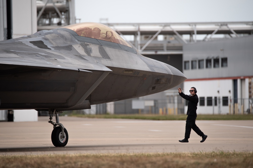 F-22 Dominates Dallas Air Show