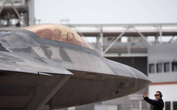 F-22 Dominates Dallas Air Show