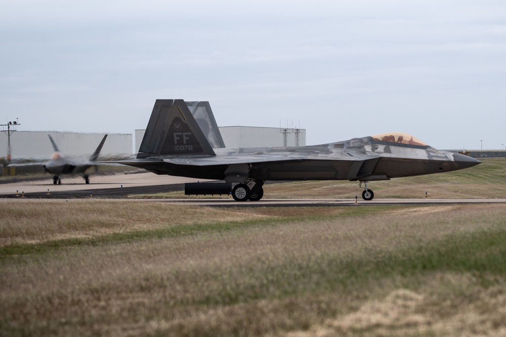 F-22 Dominates Dallas Air Show