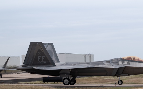 F-22 Dominates Dallas Air Show