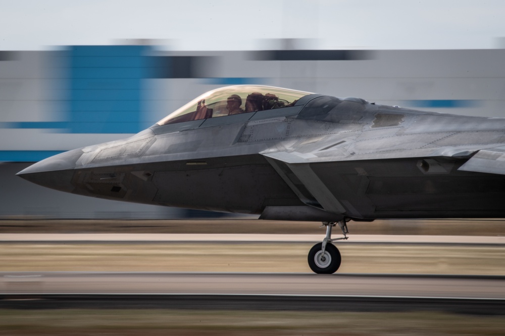 F-22 Dominates Dallas Air Show