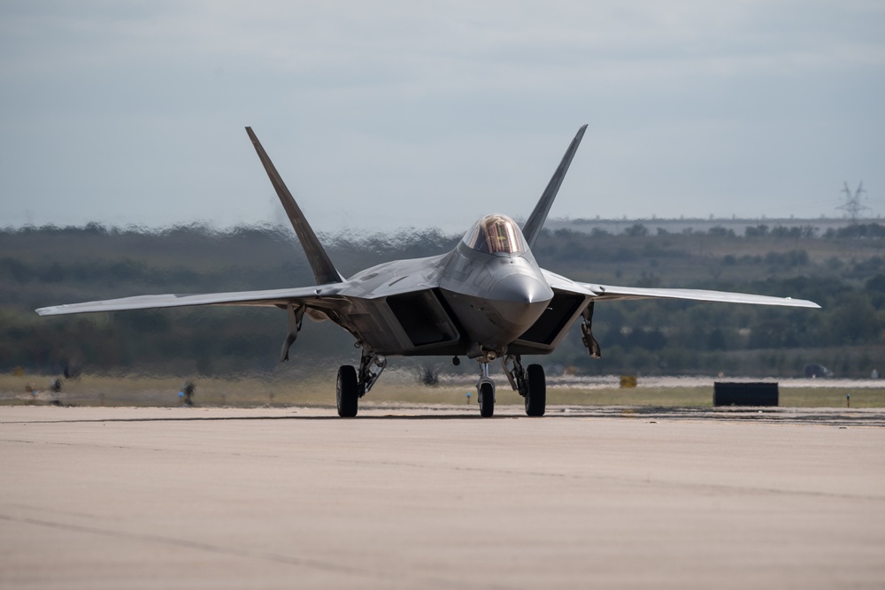 F-22 Dominates Dallas Air Show