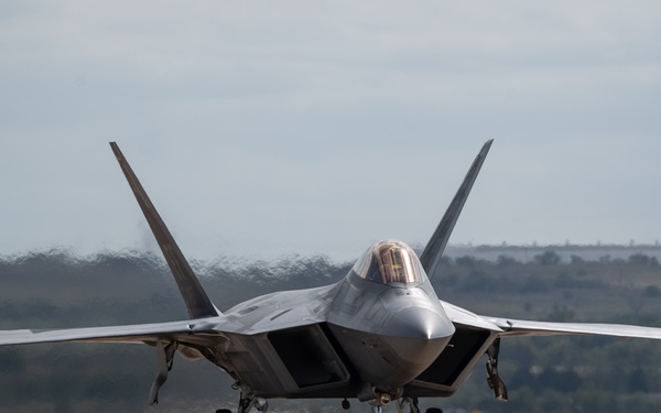 F-22 Dominates Dallas Air Show