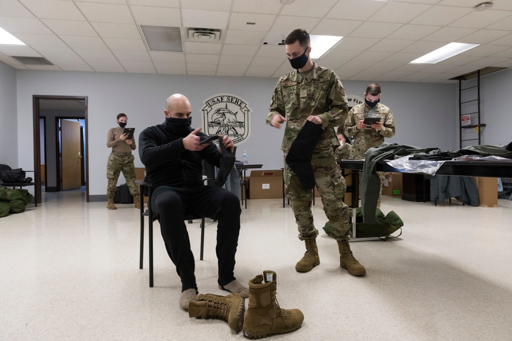 JBER’s F-22 Raptor pilots get new state-of-art flight suit