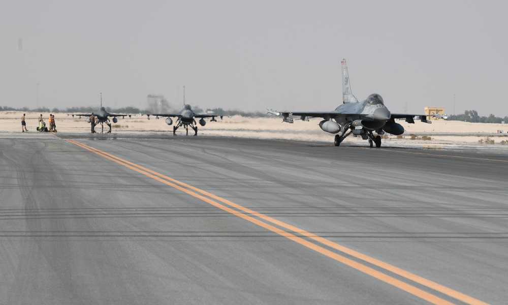 AUAB Airmen conduct hot-pit refueling on F-16 Fighting Falcons