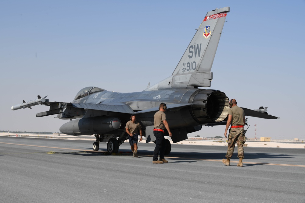 AUAB Airmen conduct hot-pit refueling on F-16 Fighting Falcons