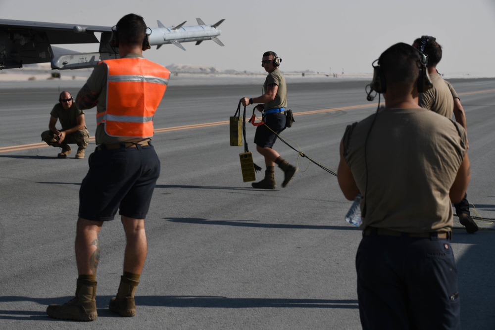 AUAB Airmen conduct hot-pit refueling on F-16 Fighting Falcons