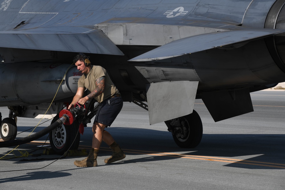 AUAB Airmen conduct hot-pit refueling on F-16 Fighting Falcons