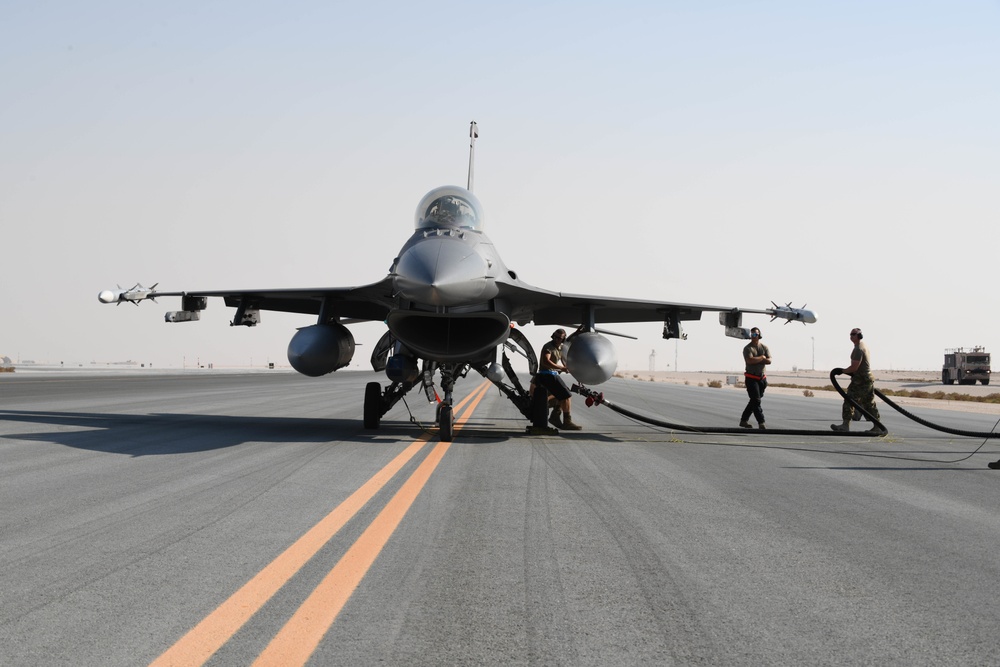 AUAB Airmen conduct hot-pit refueling on F-16 Fighting Falcons